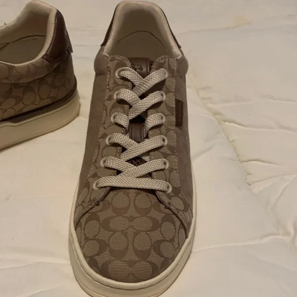 NEW Y2K -Authentic Coach Woman’s Tan Patterned Sneakers - Picture 7 of 12